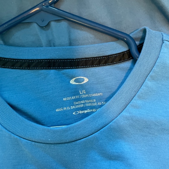 Oakley shirt - Picture 2 of 3